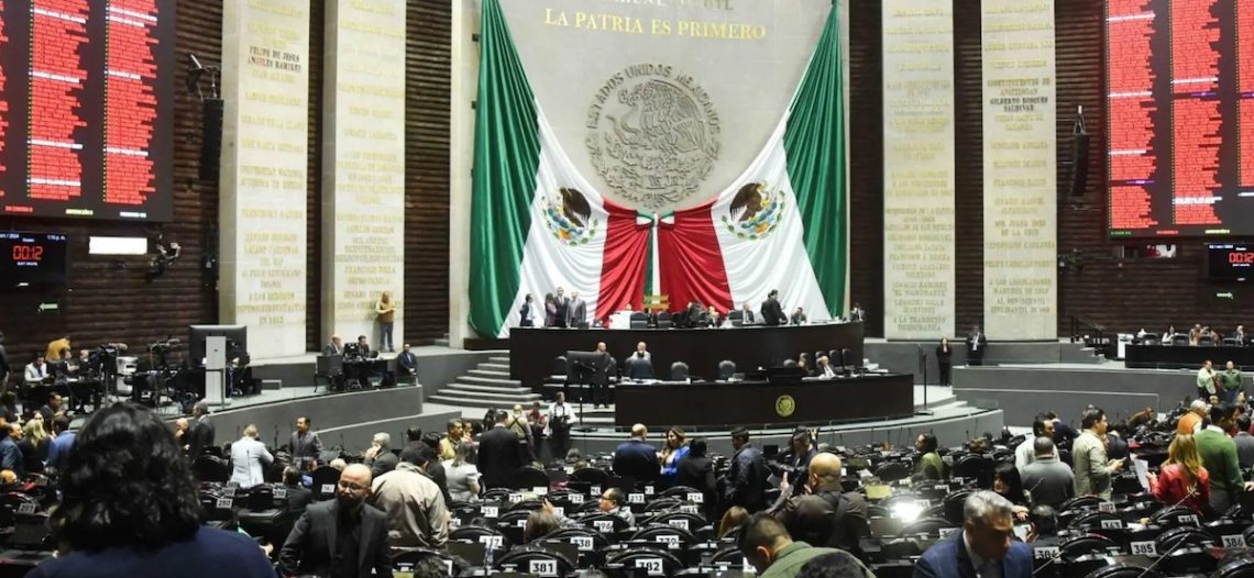 Diputados aprueban la “Ley Silla”, adiós a las jornadas de 8 horas de pie