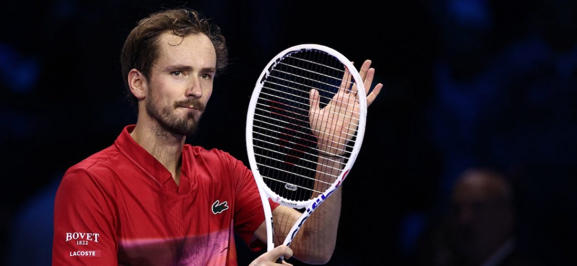 El ruso Daniil Medvedev triunfa y limpia su imagen en el Masters ATP