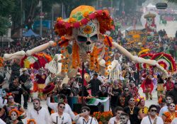 Más de un millón de personas asisten al Gran Desfile del Día de Muertos