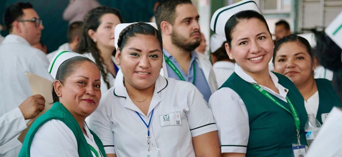 En IMSS, mujeres representan el 50.8% de los profesionales de la salud