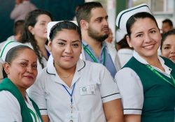 En IMSS, mujeres representan el 50.8% de los profesionales de la salud