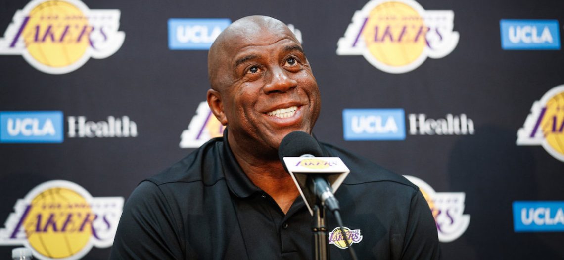 Magic Jonhson, leyenda de los Lakers, estaría cerca de volver a la NBA