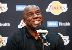 Magic Jonhson, leyenda de los Lakers, estaría cerca de volver a la NBA