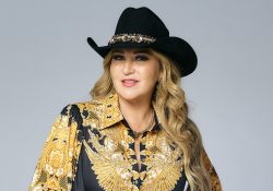 Alicia Villarreal hace señal de auxilio y denuncia a su esposo Cruz Martínez
