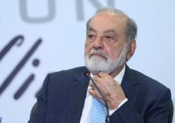 Slim: Telmex está débil y no puede competir con gigantes de la comunicación