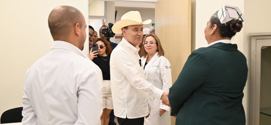 Logra Gobernador incremento del 30% al salario de médicos especialistas