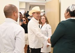 Logra Gobernador incremento del 30% al salario de médicos especialistas
