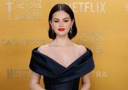 Selena Gomez deslumbra en los Premios SAG 2025 con elegante vestido