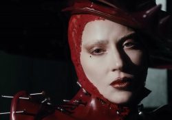Lady Gaga lanzó su nuevo sencillo “Abracadabra” durante los Grammy