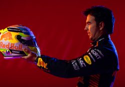 Checo Pérez pretende regresar a la Fórmula 1 la temporada 2025