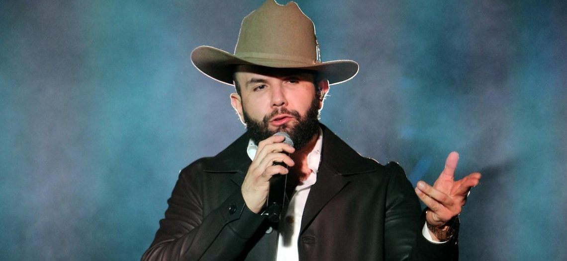 Carín León rompe récord de asistencia en el Rodeo de Houston, Texas