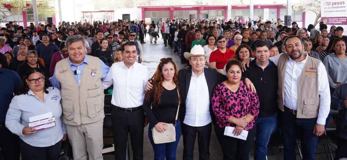 Gobernador Durazo entrega a estudiantes Beca Universal Rita Cetina