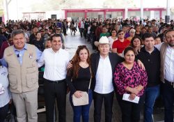 Gobernador Durazo entrega a estudiantes Beca Universal Rita Cetina