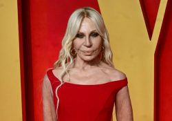 Donatella Versace deja la dirección creativa de Versace tras casi 30 años
