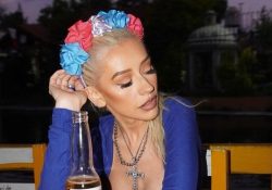 Christina Aguilera sorprende a fans viajando en una trajinera en Xochimilco