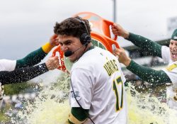Homerun de Luis Urías firma la victoria de Athletics en extrainnings