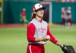 Kelsie Whitmore ya entrena; quiere romper barreras en la LMB