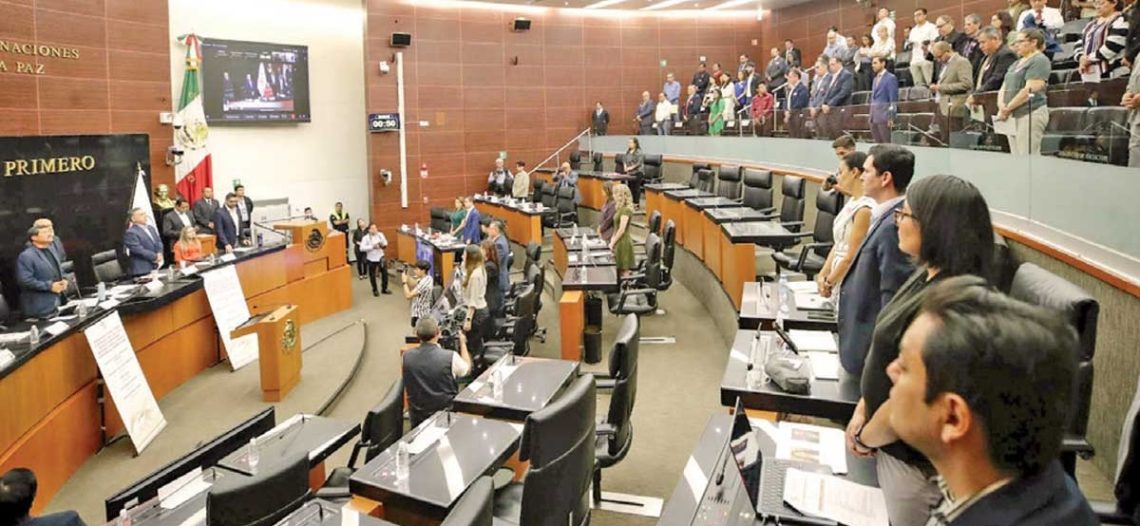 Radio y TV demandan paridad con streaming; acusan sobrerregulación