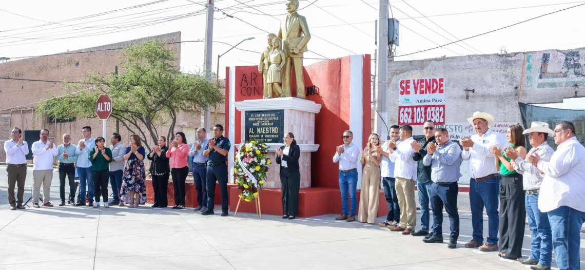 Conmemora Ayuntamiento de Guaymas Día del Maestro