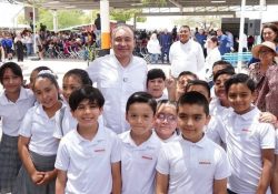 Inicia entrega de uniformes gratuitos para escuelas nivel básico en Sonora