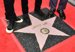Green Day inaugura su estrella en el Paseo de la Fama de Hollywood