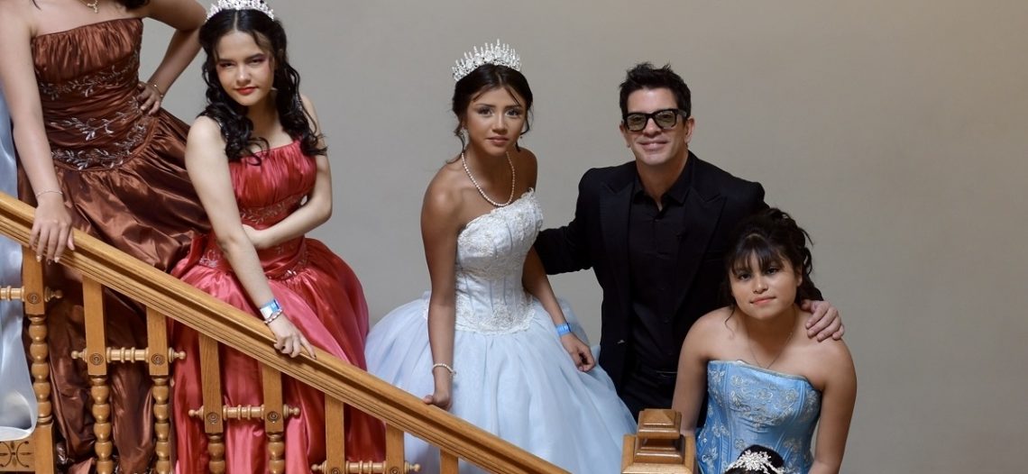 Yahir, padrino y chambelán; hace realidad el sueño de quinceañeras