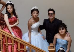 Yahir, padrino y chambelán; hace realidad el sueño de quinceañeras