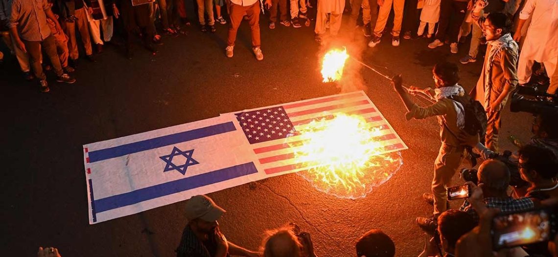 Acepta Trump posible intervención de EU en conflicto entre Irán e Israel