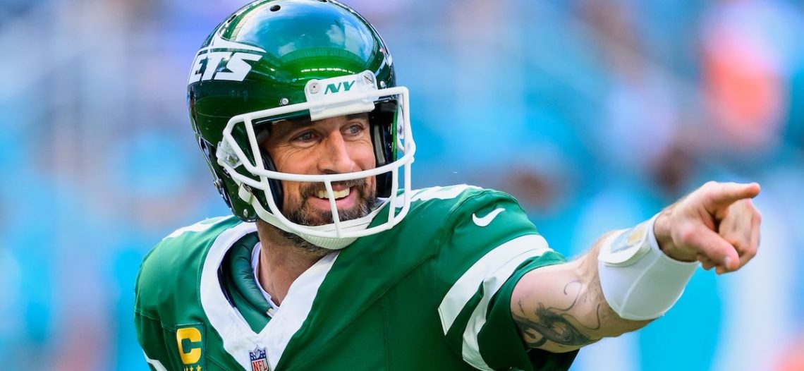 Aaron Rodgers firma contrato por un año con los Pittsburgh Steelers