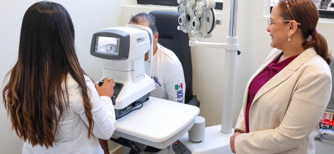 Inaugura la doctora Karla Córdova González la Óptica Municipal