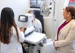 Inaugura la doctora Karla Córdova González la Óptica Municipal
