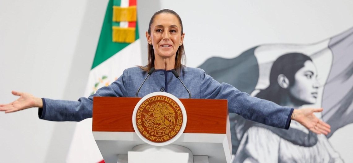 Claudia Sheinbaum felicita a los padres por su ‘valiosa enseñanza’