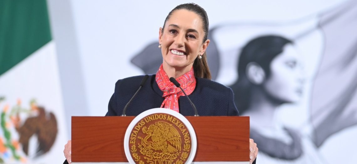 Bajan la edad de jubilación docente; costará $80 mil millones al erario