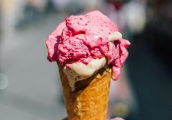 Fabricantes de helados en EU eliminarán uso de colorantes