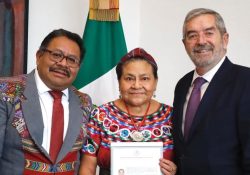 Rigoberta Menchú recibe nacionalidad mexicana y es reconocida por SRE