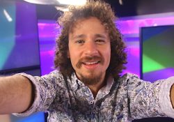 Exhiben a Luisito Comunica por bajos sueldos en su restaurante de ramen