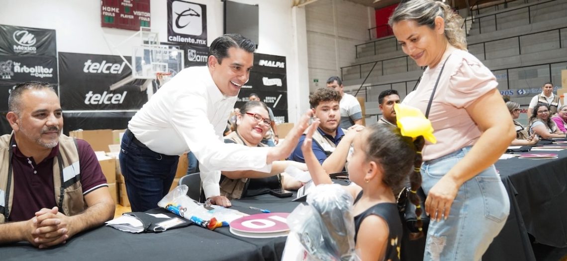 Supervisa Gobierno de Sonora avance en la entrega de uniformes escolares