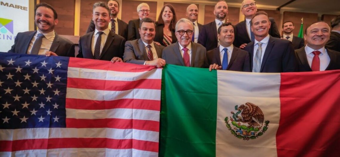 Juntos el embajador de EU y el gobernador Rocha Moya firma contratos para fuerte inversión en Sinaloa