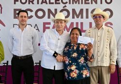 Gobernador Durazo respalda economía de más de 13 mil familias vulnerables con entrega de apoyos directos