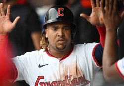 El dominicano José Ramírez entra a selecto club de 20-20 en Grandes Ligas