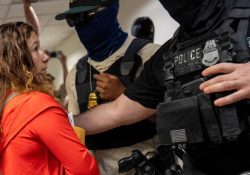 Amnistía denuncia a EU por usar IA contra migrantes y estudiantes