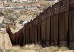 EU extiende el muro de la frontera con México; orden de Noem
