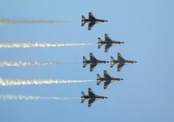 Trump ordena despliegue aéreo y naval para enfrentar narcotráfico en el Caribe
