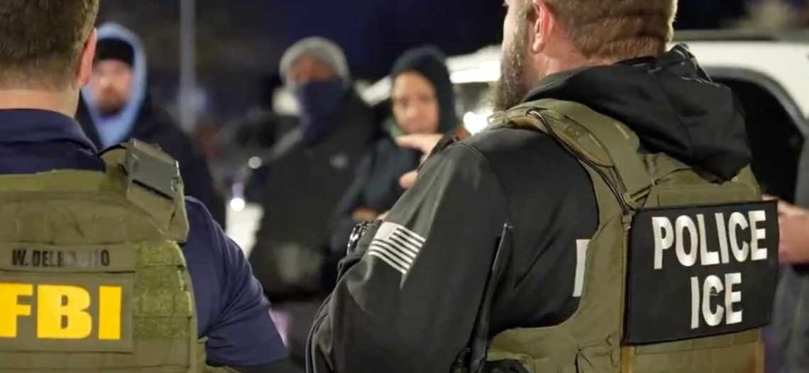 Corte Suprema de EU reautoriza las redadas antimigrantes en Los Angeles