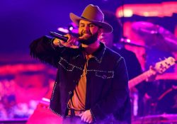El sonorense Carín León recibe tres nominaciones a los Latin Grammy 2025