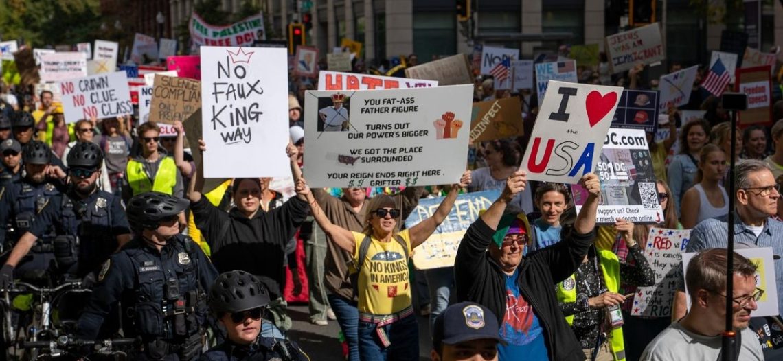 ‘No Kings’: Multitudes marchan en EU contra el autoritarismo de Trump