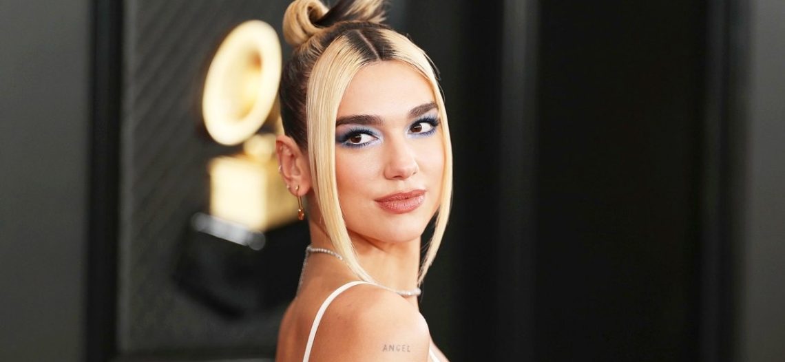 Dua Lipa aprueba examen de español y emociona a sus seguidores latinos