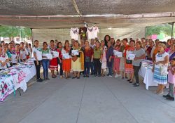 Concluye Ayuntamiento de Guaymas curso de bordado en Vícam