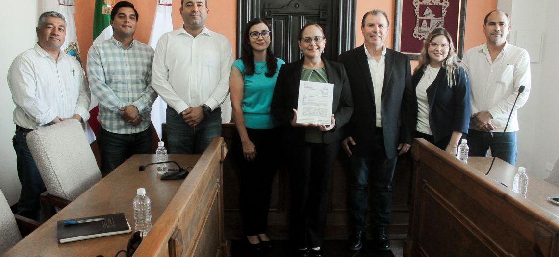 Recibe doctora Karla Córdova González la Licencia Ambiental Integral del Relleno Sanitario Municipal