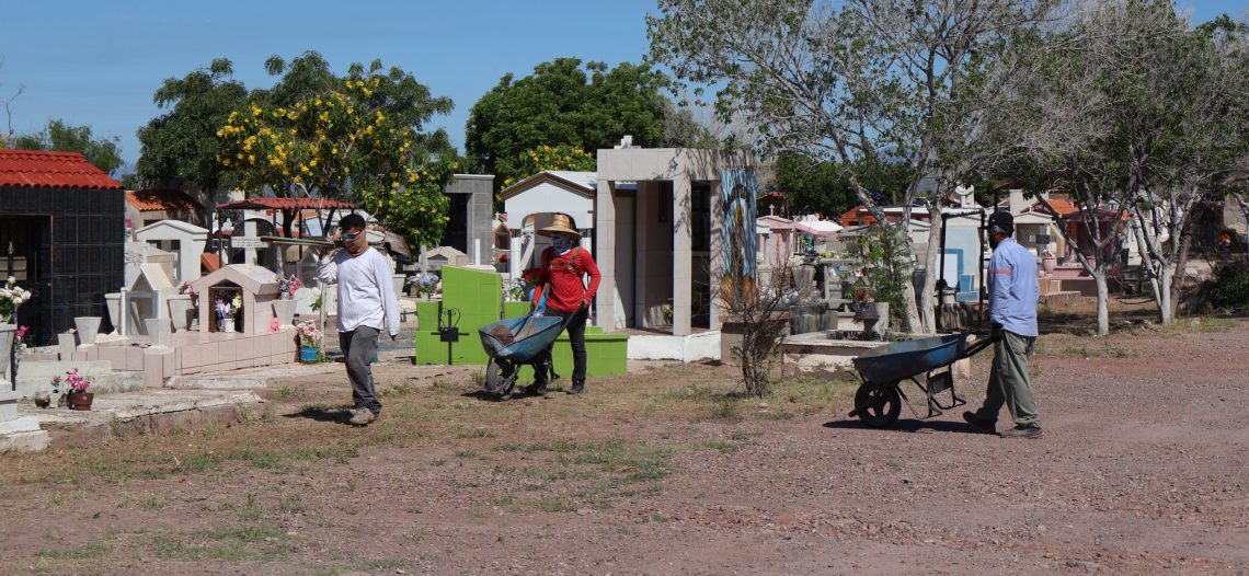 Avanza Ayuntamiento de Guaymas con limpieza de panteones